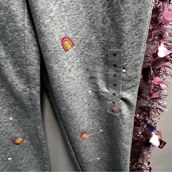 🆕 Old Navy Mid-Rise
Rainbow Embroidered Jogger
Sweatpants for Women-Size Medium - Picture 2 of 6